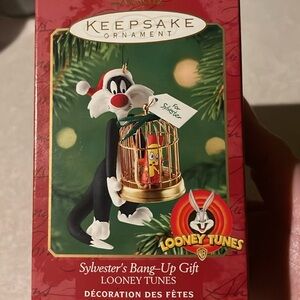 Hallmark Ornament Sylvester’s Gift Looney Tunes new in box unused condition